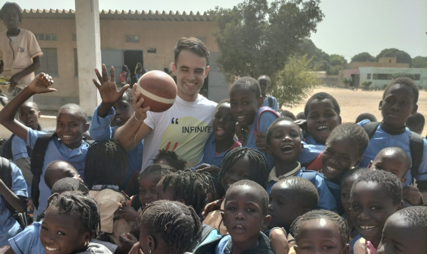 África ya conoce la Copa Colegial: Sergi Àlex expande sus valores en Senegal
