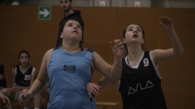 Aula impone su dictado bailando en el alambre