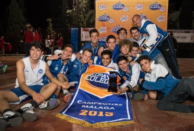 Campeonísimos con sus trofeos