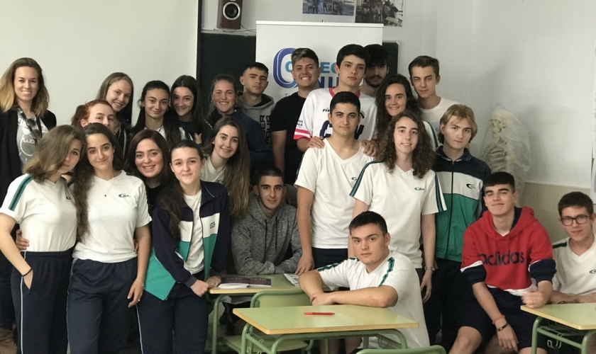 Informando sobre la desinformación: magistral Talento Colegial en Nile con Lucía Andaluz