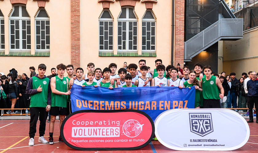 Los jugadores de Copa Colegial BCN muestran su solidaridad en el Día Mundial de la Paz