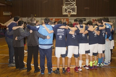 Huddle BIE antes de comenzar el partido