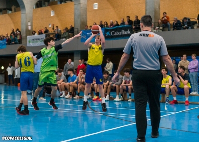 Ignacio Cabrera intenta un triple.