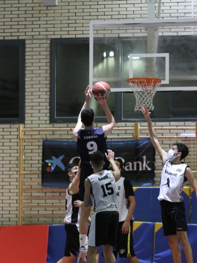 Entrada a canasta de Daniel Corral