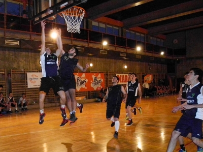 Pablo Bueno dominó bajo el aro